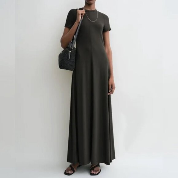 Toteme Fluid Jersey Maxi Dress in BlackSize LargeElegant Day-to-Night